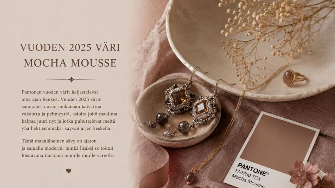Pantonen vuoden 2025 väri Mocha Mousse yhdistettynä lämpimän sävyisiin käsintehtyihin koruihin ja pehmeään editorial-tunnelmaan